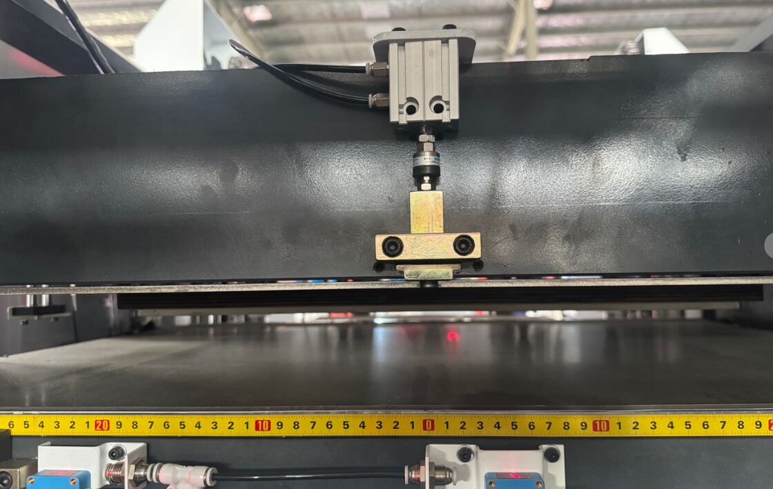 New Generation Fully Automatic Die Cutting Machine No Connection Point Only For Gray Board