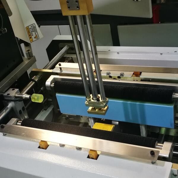 Semi Automatic Rigid Box Making Machine , Easy Operated Box Forming Machine